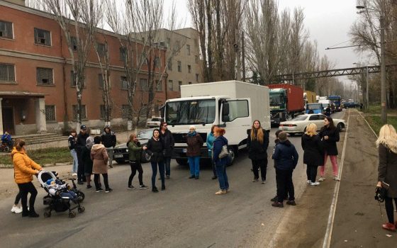 Одесситы перекрывают улицу на Слободке: требуют решить проблему грунтовых вод (фото, видео) usionline.com Одесситы перекрывают улицу на Слободке: требуют решить проблему грунтовых вод (фото, видео) «фото»