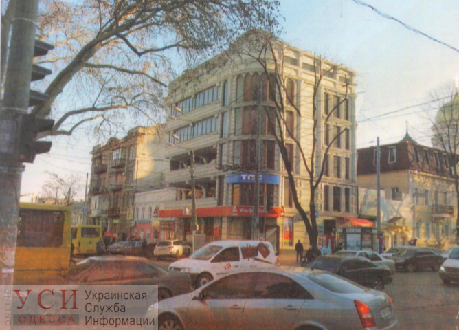 На Пушкинской на здании надстраивают два этажа: об ограждении не подумали (фото, видео) «фото»