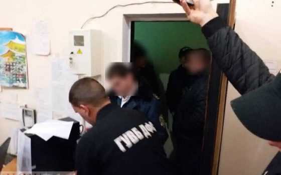 Одесский таможенник требовал взятку с турка за ввозимые товары (фото) «фото»