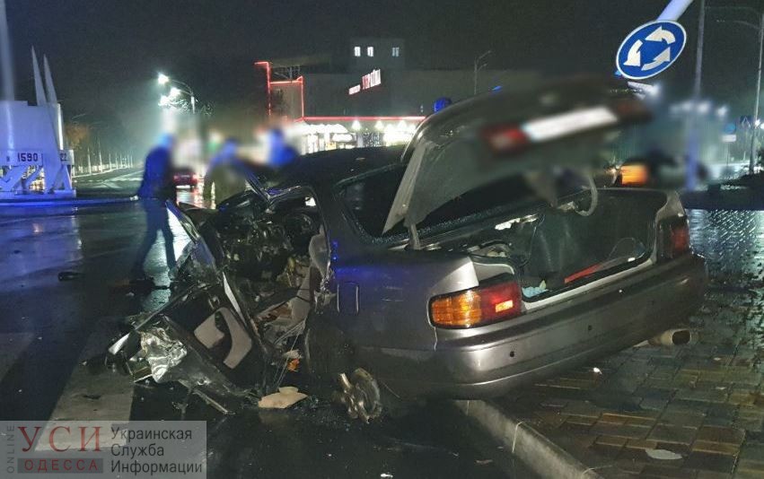 В Одесской области спасатели достали водителя из покореженного после удара об столб авто (фото) «фото»