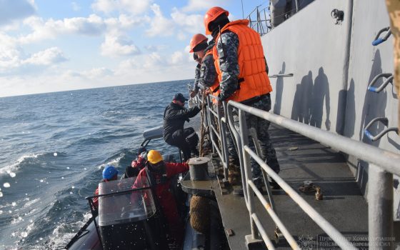 Украинские моряки провели совместные учения с французским корветом у берегов Одессы (фото) usionline.com Украинские моряки провели совместные учения с французским корветом у берегов Одессы (фото) «фото»