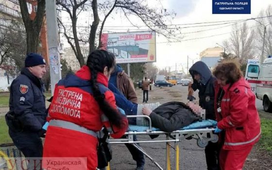 У мужчины случился инфаркт посреди улицы на поселке Котовского (фото) usionline.com У мужчины случился инфаркт посреди улицы на поселке Котовского (фото) «фото»