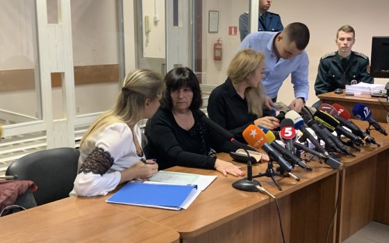 В Киевском районном суде избрали меру пресечения директору сгоревшего колледжа на Троицкой (фото, видео) ОБНОВЛЕНО usionline.com В Киевском районном суде избрали меру пресечения директору сгоревшего колледжа на Троицкой (фото, видео) ОБНОВЛЕНО «фото»