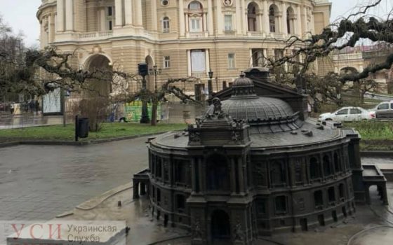 Возле Оперного театра появилась его мини-копия (фото) «фото»