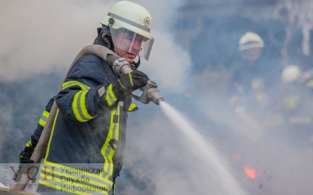 В Одессе ночью горел жилой дом и шаурмичная «фото»