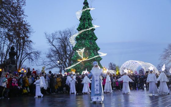 На Думской площади торжественно открыли праздничную елку (фото, видео) usionline.com На Думской площади торжественно открыли праздничную елку (фото, видео) «фото»