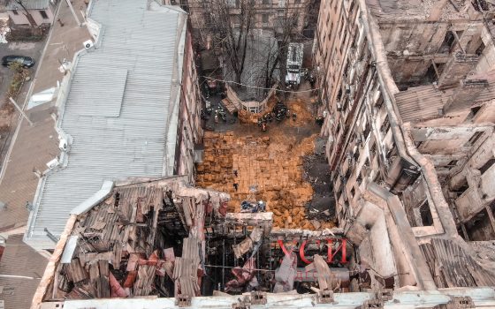 Этой ночью из-под завалов сгоревшего колледжа достали последних погибших: найдены три тела «фото»