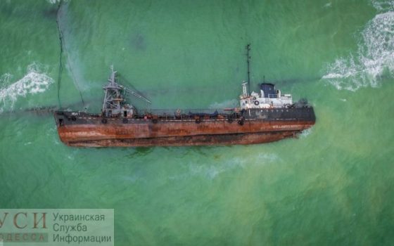 Эпопея Delfi: подъем судна откладывается из-за формальностей, а химики изучают воду на месте аварии «фото»