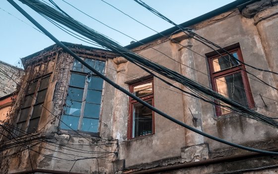 Клубки и кольца: как провода стали частью экстерьера Одессы (фоторепортаж) «фото»