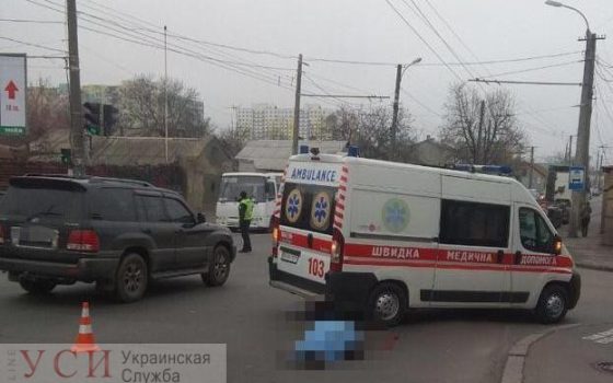 На Грушевского водитель грузовика насмерть сбил пожилого мужчину usionline.com На Грушевского водитель грузовика насмерть сбил пожилого мужчину «фото»