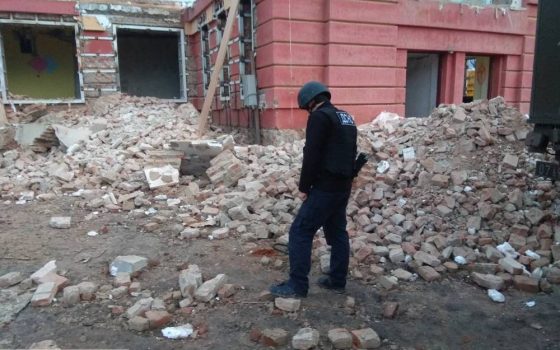В стене бывшей школы Одесской области нашли снаряд времен Второй мировой (фото) usionline.com В стене бывшей школы Одесской области нашли снаряд времен Второй мировой (фото) «фото»