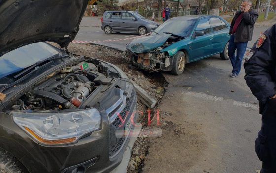 На Глушко столкнулись два автомобиля, есть пострадавшие (фото) «фото»