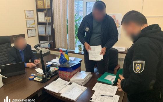 Руководство миграционной службы Одесской области попалось на почти миллионных махинациях (фото) usionline.com Руководство миграционной службы Одесской области попалось на почти миллионных махинациях (фото) «фото»
