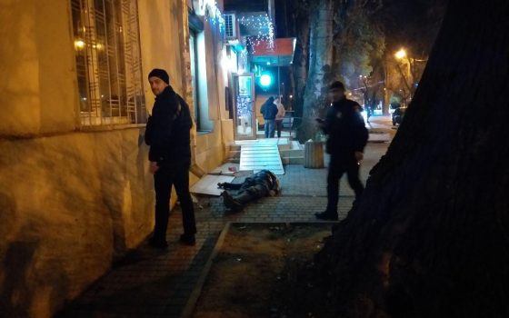 На Куликовом поле умер мужчина: он отказывался от помощи посторонних (фото) usionline.com На Куликовом поле умер мужчина: он отказывался от помощи посторонних (фото) «фото»