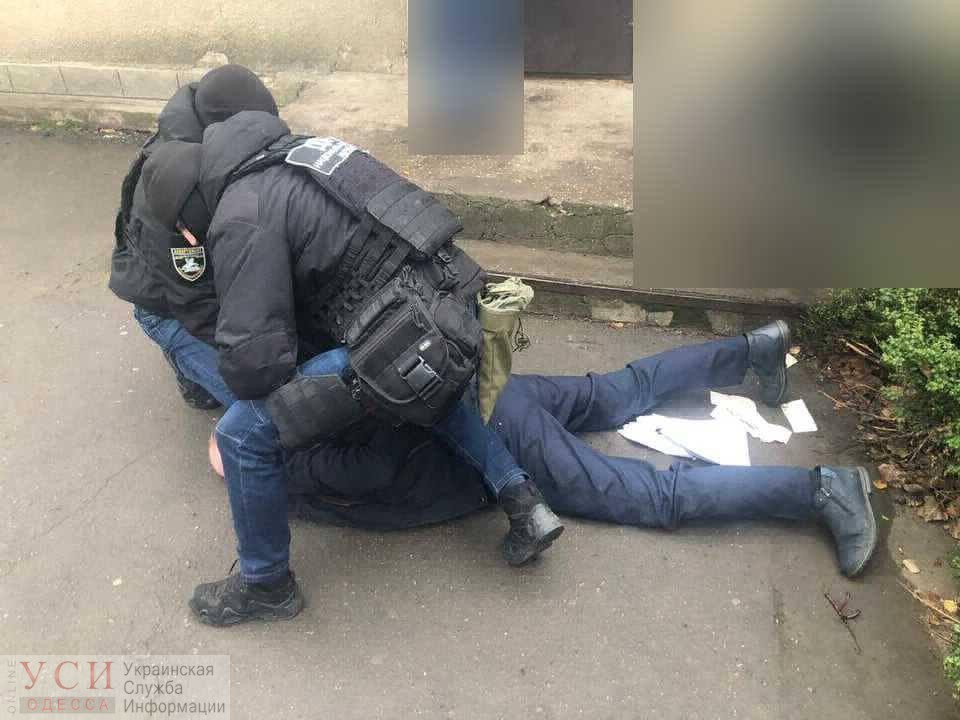 В Одессе следователя задержали при получении взятки (фото) «фото»