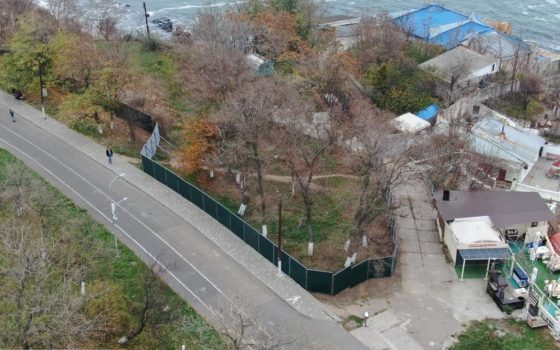 Прокуратура: суд арестовал земельный участок и запретил стройку на Французском бульваре, где активисты недавно сносили забор usionline.com Прокуратура: суд арестовал земельный участок и запретил стройку на Французском бульваре, где активисты недавно сносили забор «фото»