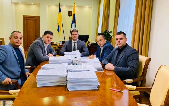 Жители Килийской ОТГ передали губернатору больше 10 тысяч обращений с просьбой отремонтировать дорогу (фото) usionline.com Жители Килийской ОТГ передали губернатору больше 10 тысяч обращений с просьбой отремонтировать дорогу (фото) «фото»