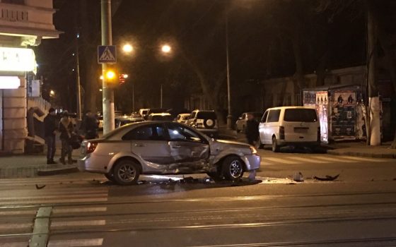 На Тираспольской столкнулось два автомобиля: в одном из них ехали дети (фото) «фото»