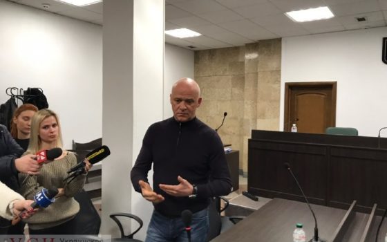 Труханов отрицает совместное проживание с женой и говорит, что дело политическое «фото»