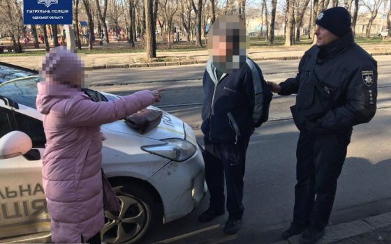 Неравнодушные одесситы помогли полицейским задержать вероятного уличного грабителя «фото»