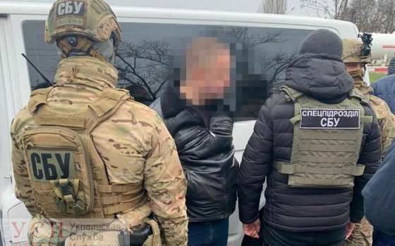 В Одессе чиновников миграционной службы, “помогавших” иностранцам за 3-5 тысяч долларов, задержала СБУ (фото) usionline.com В Одессе чиновников миграционной службы, “помогавших” иностранцам за 3-5 тысяч долларов, задержала СБУ (фото) «фото»