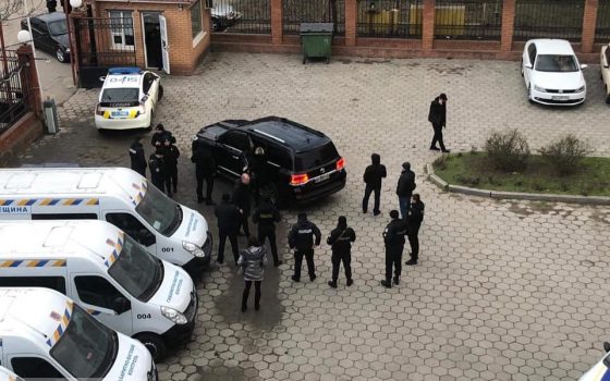 В Одессе бывший директор компании вместе с “титушками” снова ворвался в Службу автодорог «фото»