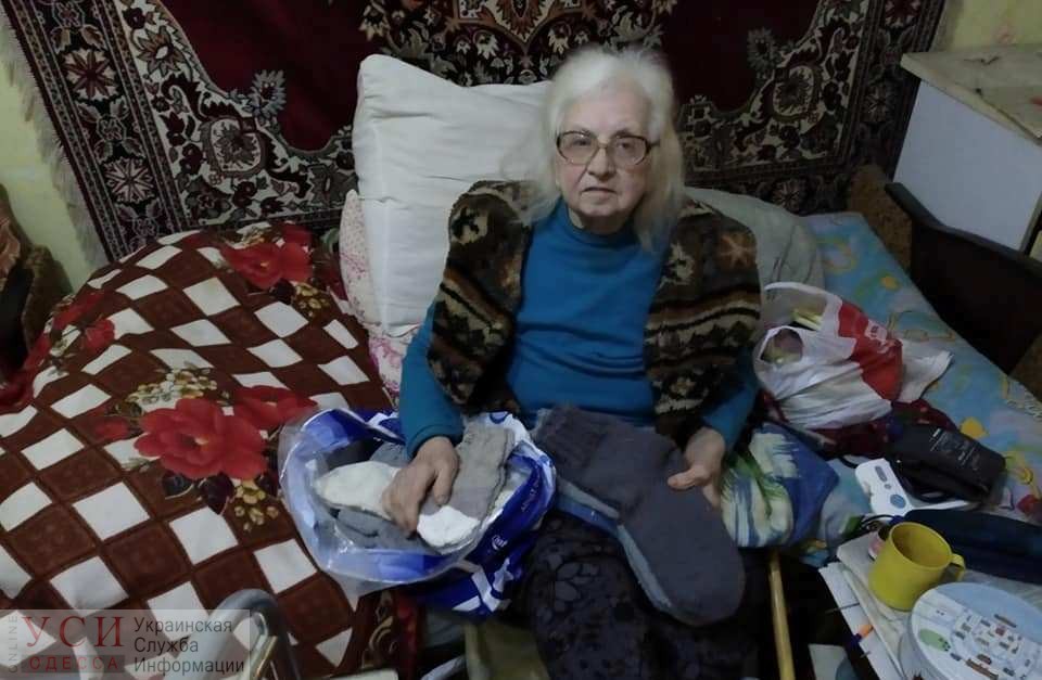 Одесситка в 86 лет вяжет носки для бездомных из свитеров, которые покупает в секонд-хенде (фото) «фото»