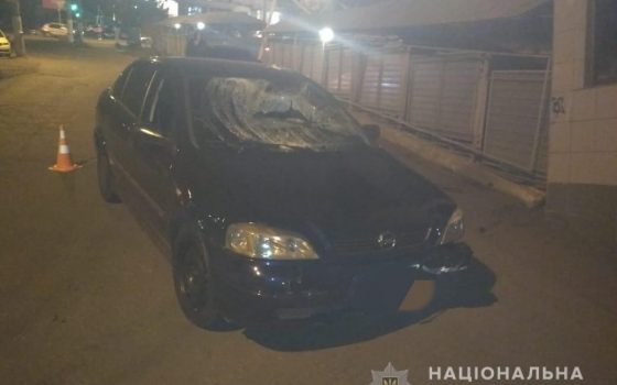 На Люстдорфской дороге пьяный полицейский снес шлагбаум и сбил пешеходов (фото) «фото»