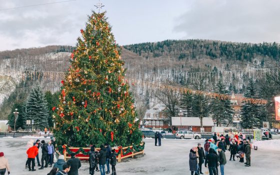 “Украина в деталях”: зимние каникулы в Яремче, снежные горы и живописные виды (фото, видео) «фото»