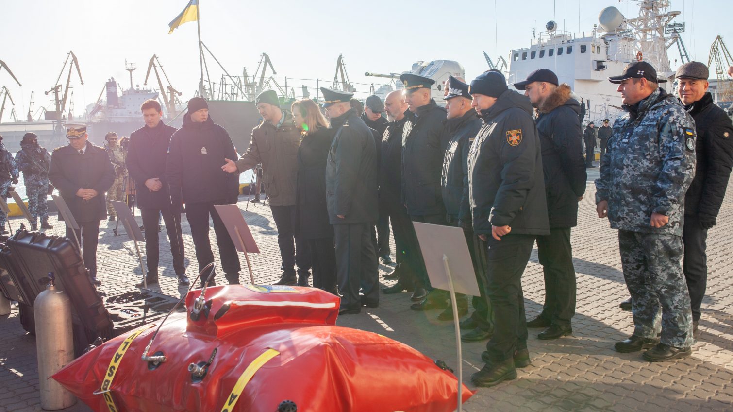 В Одессе США передали морской охране больше 3 тысяч единиц оборудования на 29 миллионов гривен (фото) «фото»