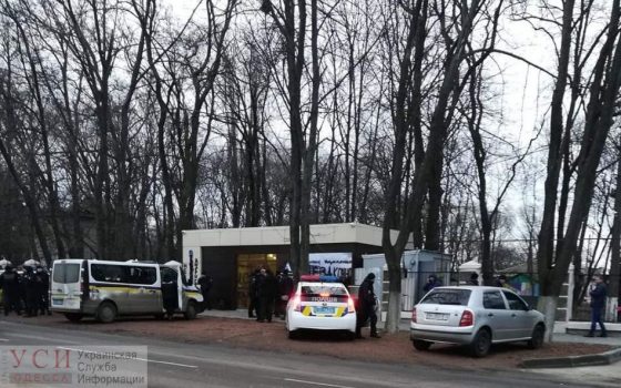 Нацкорпус снес забор стройки на побережье в Одессе, где был лагерь “Антарктика” (видео) usionline.com Нацкорпус снес забор стройки на побережье в Одессе, где был лагерь “Антарктика” (видео) «фото»