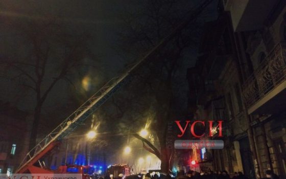 В центре Одессы горит старинный дом (фото, видео) ОБНОВЛЯЕТСЯ usionline.com В центре Одессы горит старинный дом (фото, видео) ОБНОВЛЯЕТСЯ «фото»