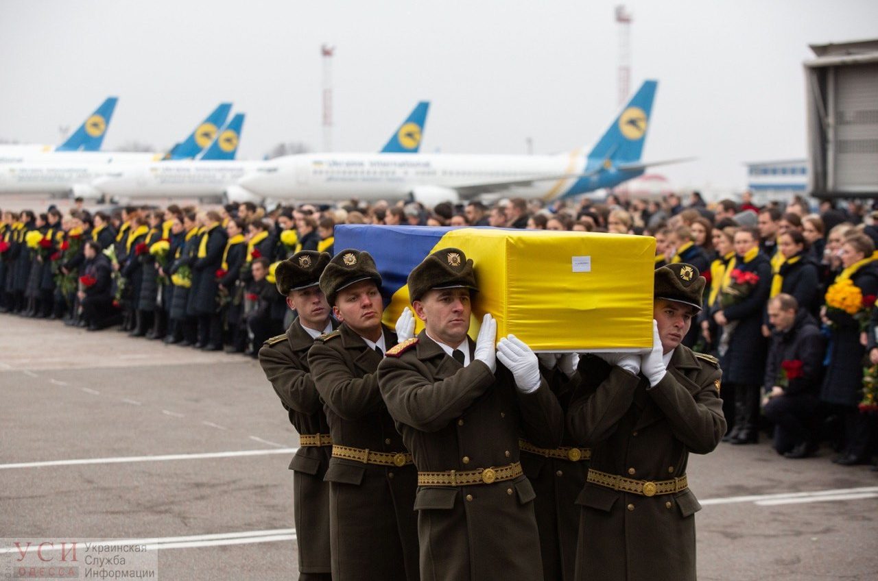 Последний полет: в Борисполе простились с погибшими в иранской авиакатастрофе украинцами (фото) «фото»