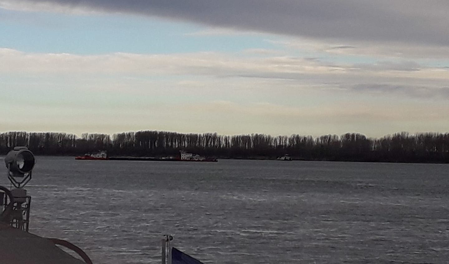 Сели на мель: украинское судно почти на сутки перекрыло движение по Дунаю «фото»