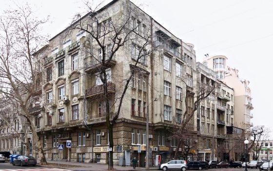 В центре Одессы сняли аутентичную дверь с памятника архитектуры: она не понравилась жильцам (фото) usionline.com В центре Одессы сняли аутентичную дверь с памятника архитектуры: она не понравилась жильцам (фото) «фото»