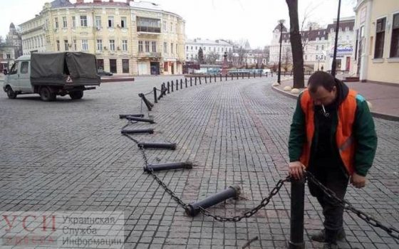 В мэрии установили авто, которое сломало ограду на Греческой площади (видео) usionline.com В мэрии установили авто, которое сломало ограду на Греческой площади (видео) «фото»