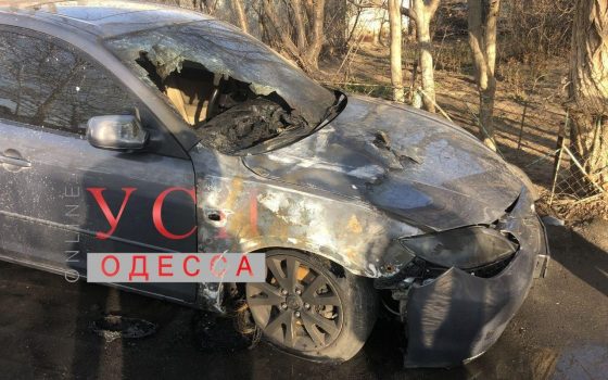 На Таирова ночью подожгли иномарку (фото) usionline.com На Таирова ночью подожгли иномарку (фото) «фото»