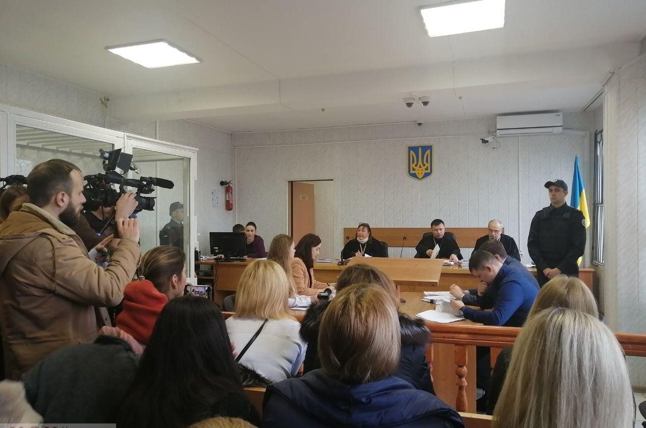С криками и плакатами: суд дал добро на строительство высоток вместо школы на Гагаринском плато (фото, видео) «фото»