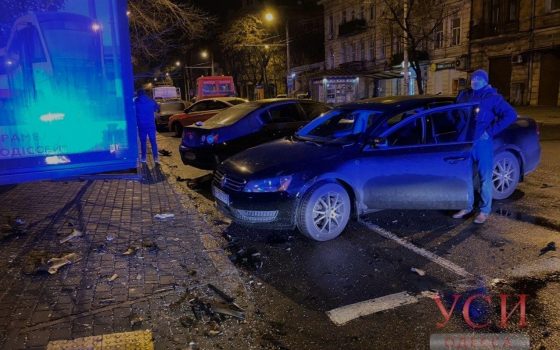 Ночное ДТП в центре Одессы: автомобиль влетел в аптеку после столкновения (фото, видео) ОБНОВЛЕНО «фото»
