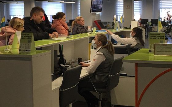 В одесском Центре предоставления админуслуг персонал работает в масках (фото) usionline.com В одесском Центре предоставления админуслуг персонал работает в масках (фото) «фото»