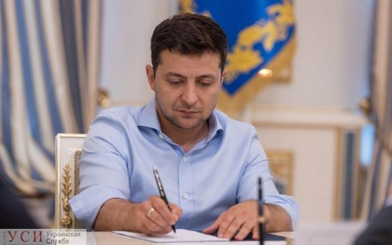 Зеленский ввел штрафы за кнопкодавство: неличное голосование будет стоить нардепам до 85 тысяч гривен usionline.com Зеленский ввел штрафы за кнопкодавство: неличное голосование будет стоить нардепам до 85 тысяч гривен «фото»