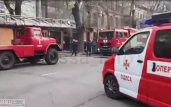 Утром в центре Одессы горел отель (видео) «фото»