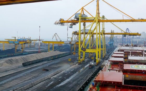 Управленческий кризис в Черноморском порту: предприятие лишили разрешения на выполнение работ повышенной опасности «фото»