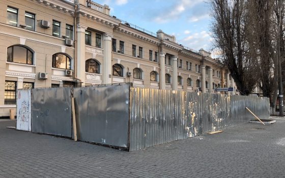 Возле одесского ж/д вокзала снесли “самый наглый МАФ” (фото) «фото»
