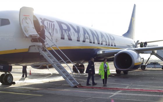 Перехватили: лоукостер Ryanair предлагает “спасательные тарифы” для пассажиров отмененных рейсов Wizz Air из Одессы «фото»
