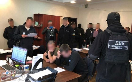 Одесских патрульных, которые выбивали признание в краже, отправили в СИЗО usionline.com Одесских патрульных, которые выбивали признание в краже, отправили в СИЗО «фото»