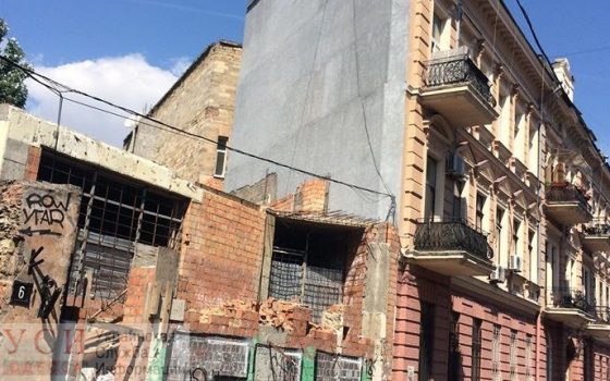 ГАСК продолжает судиться с застройщиком у “дома с одной стеной”: дело ушло в Киев «фото»