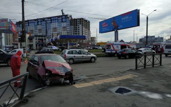 Авария на поселке Котовского: иномарка влетела в машину “скорой помощи” частной медкомпании (фото) «фото»