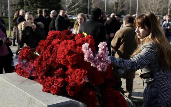 День Героев Небесной Сотни: в Одессе почтили погибших возложением цветов (фото, видео) usionline.com День Героев Небесной Сотни: в Одессе почтили погибших возложением цветов (фото, видео) «фото»