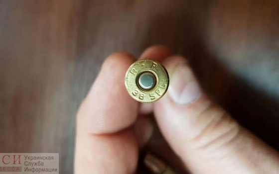 Привет от “ковбоя” из Америки: в порту Южный нашли авто с боевыми патронами (фото) usionline.com Привет от “ковбоя” из Америки: в порту Южный нашли авто с боевыми патронами (фото) «фото»